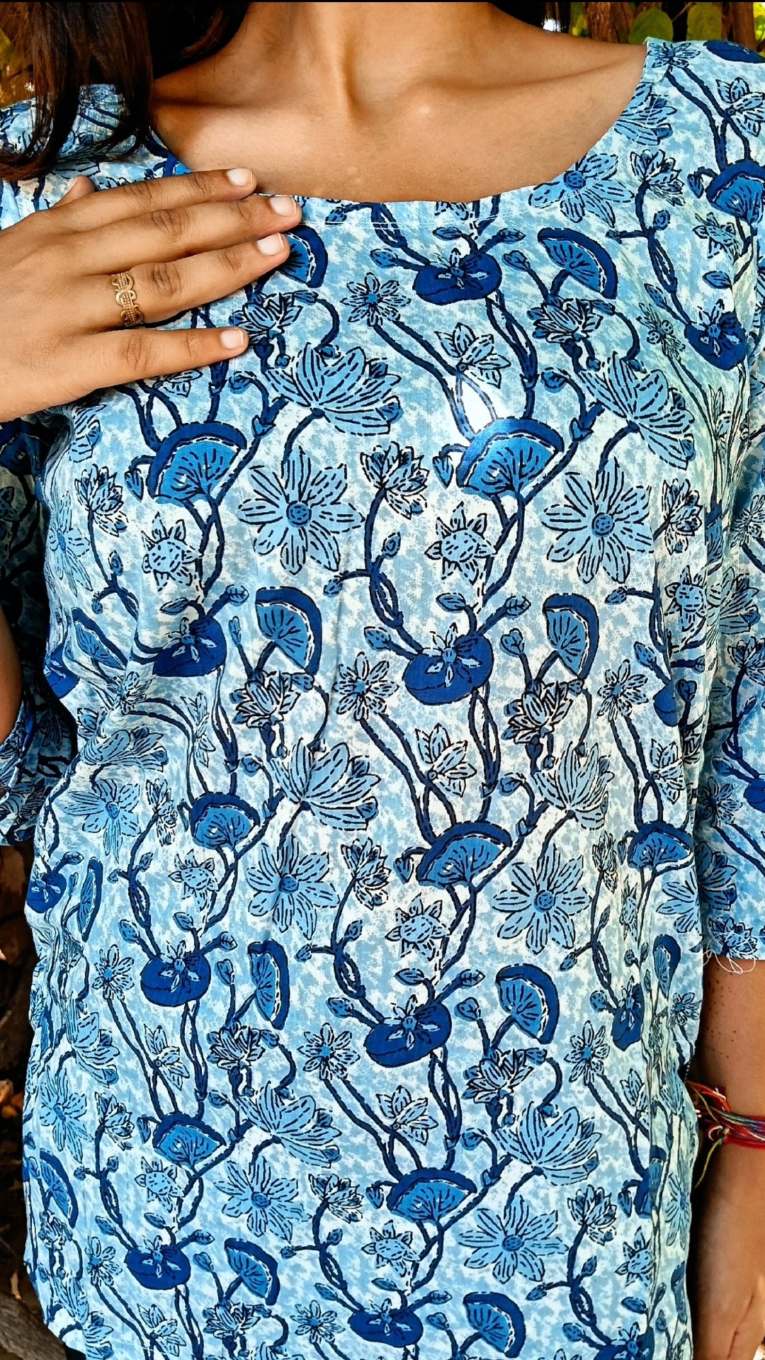 Noor-e-Neel kurti