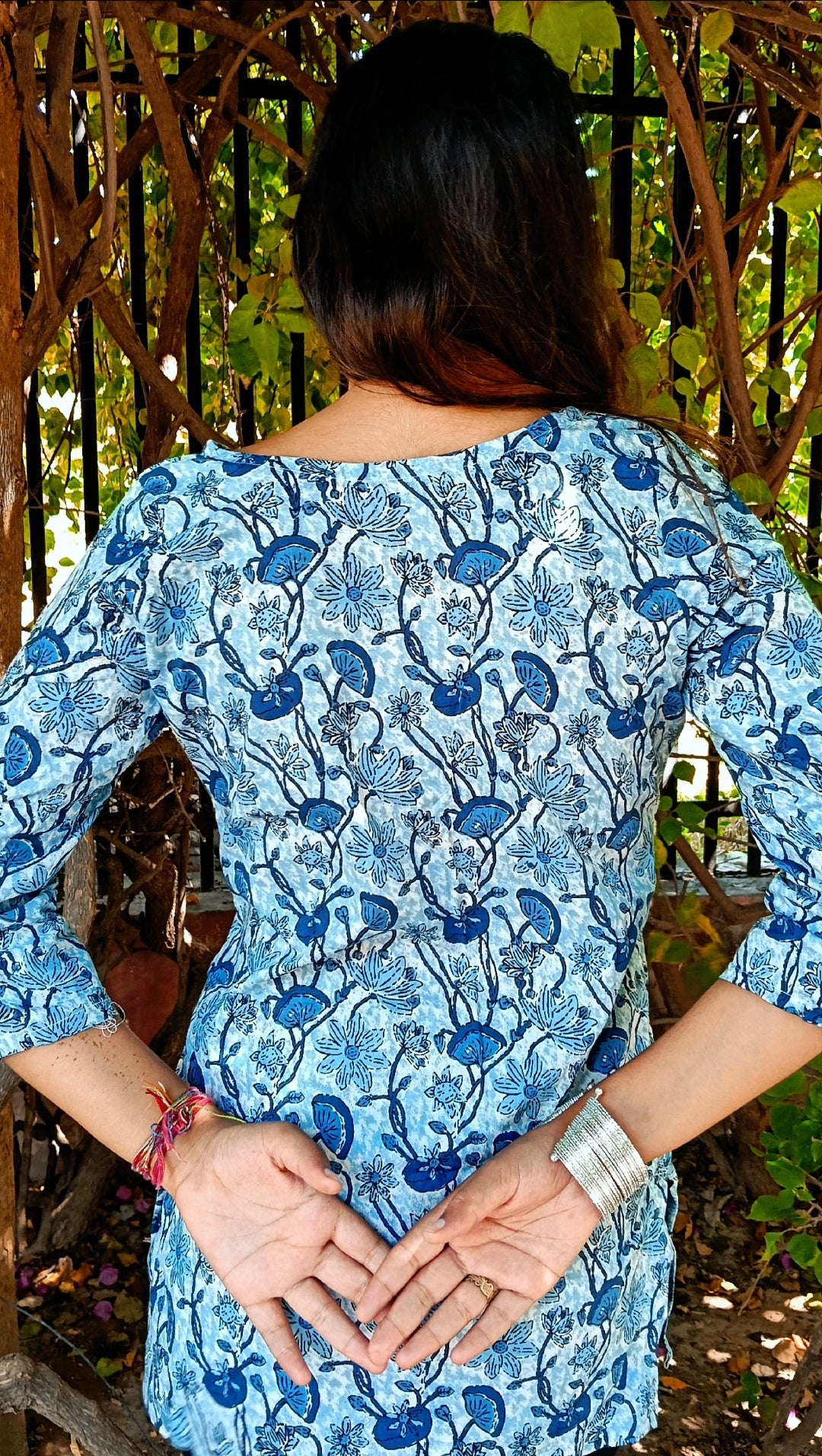 Noor-e-Neel kurti