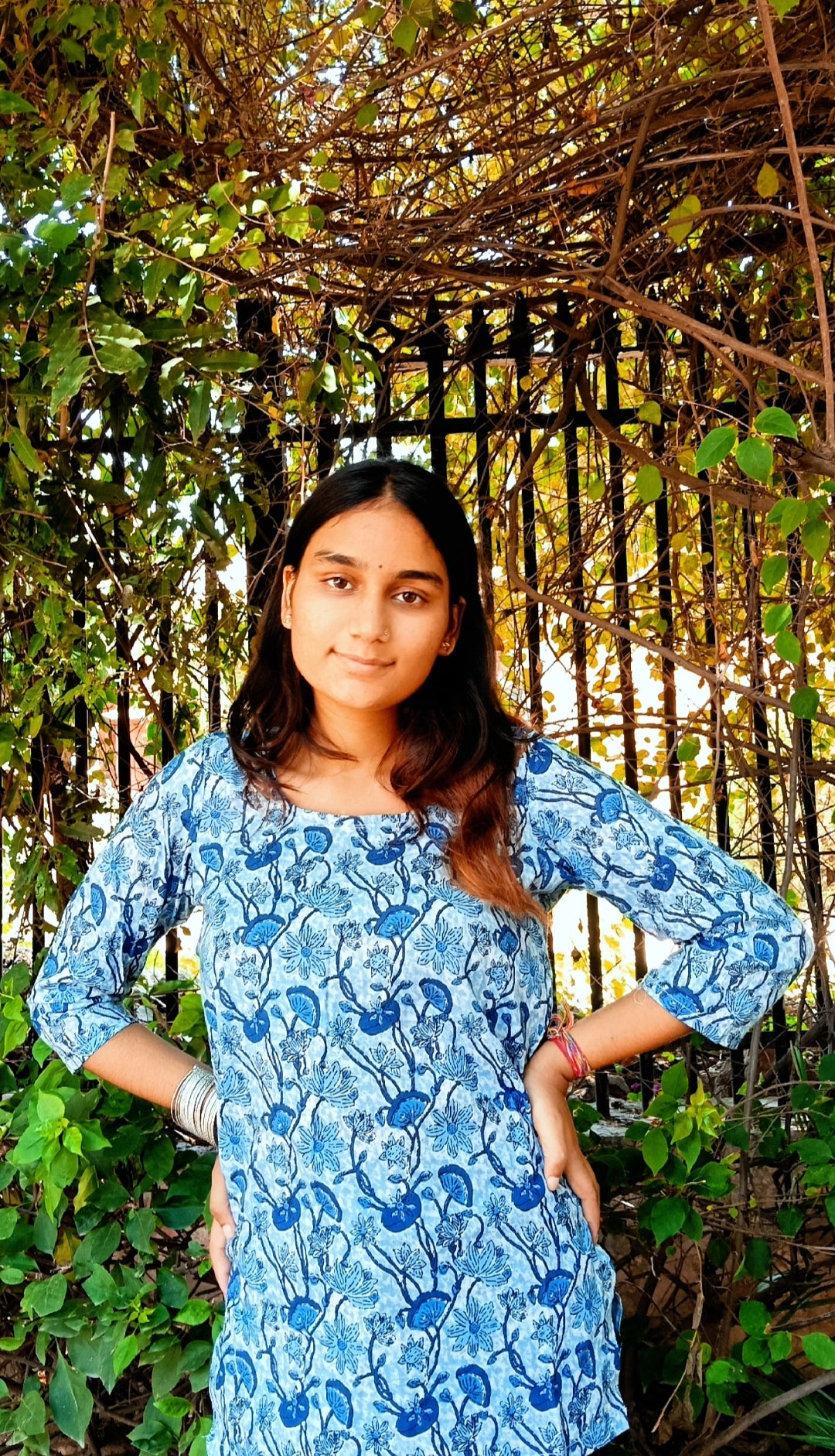 Noor-e-Neel kurti